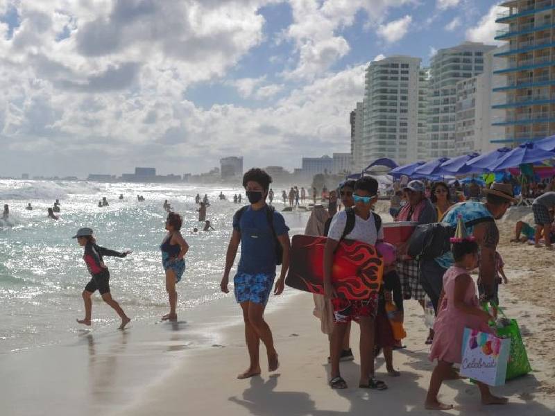 Omicron no afectará temporada vacacional en Caribe Méxicano