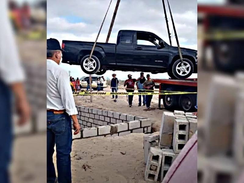 Sepultan a hombre dentro de su camioneta; fue su última voluntad