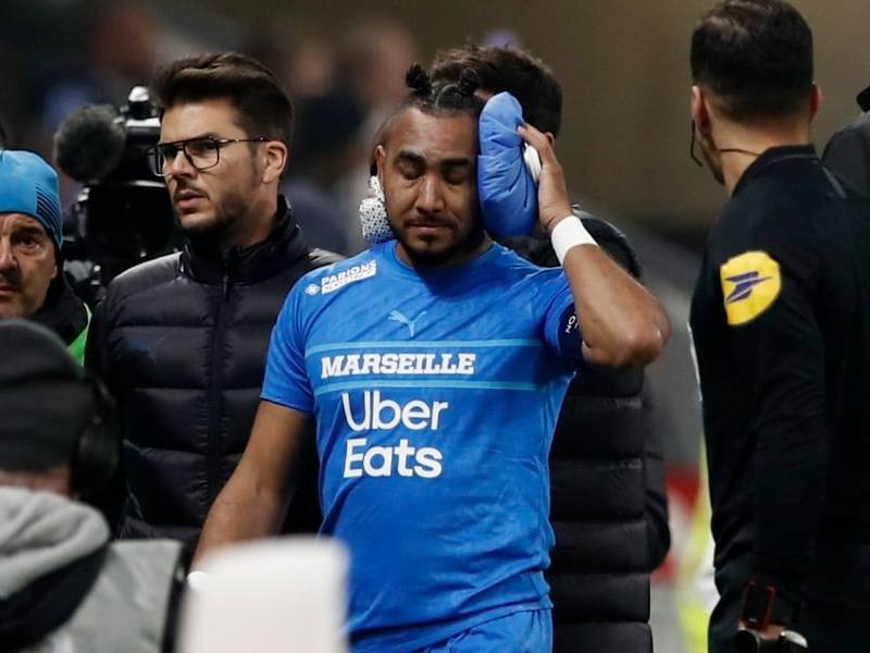 Jugador recibe botellazo