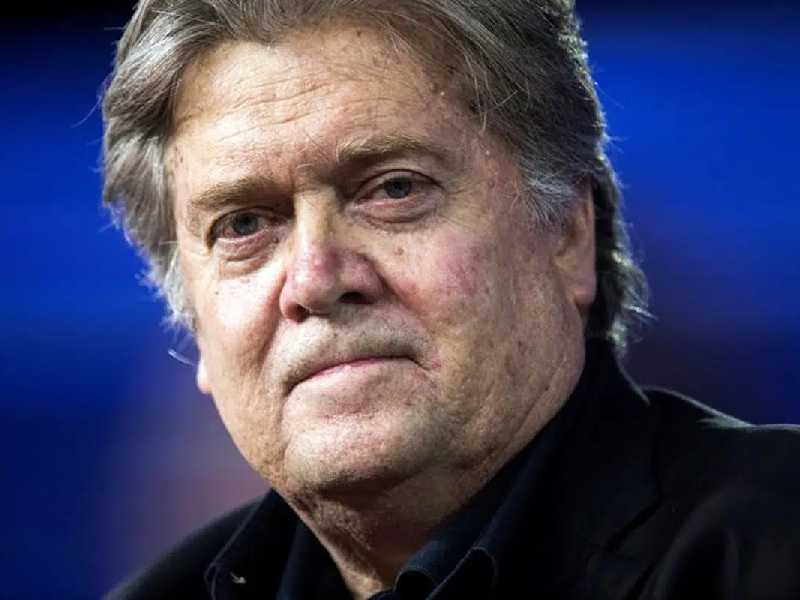 Steve Bannon se entrega al FBI; comparecerá esta tarde ante tribunal
