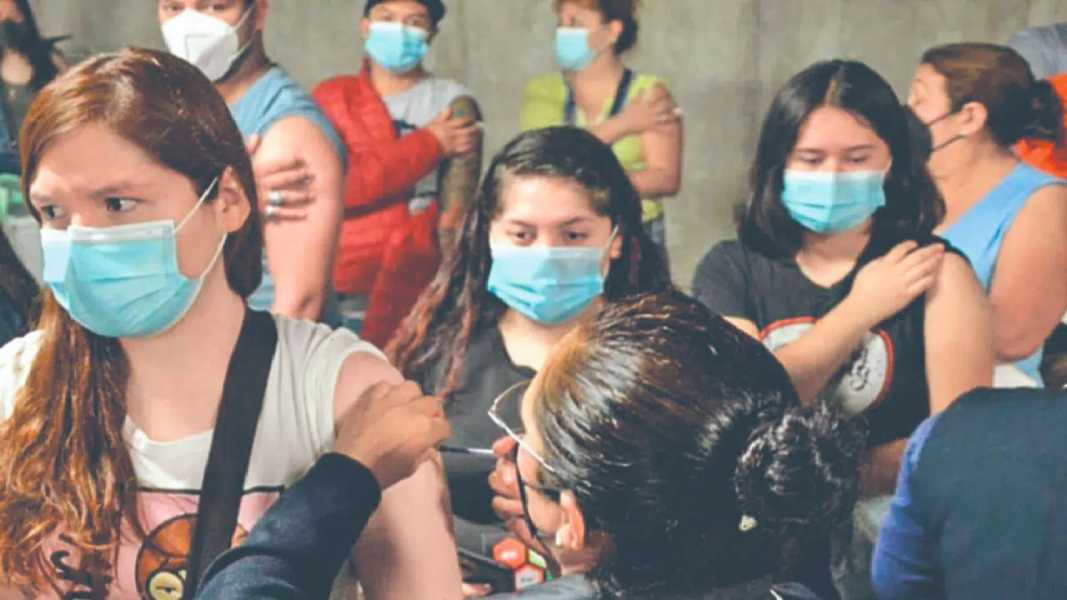 Inicia Edomex vacunación a los de 12-17 años