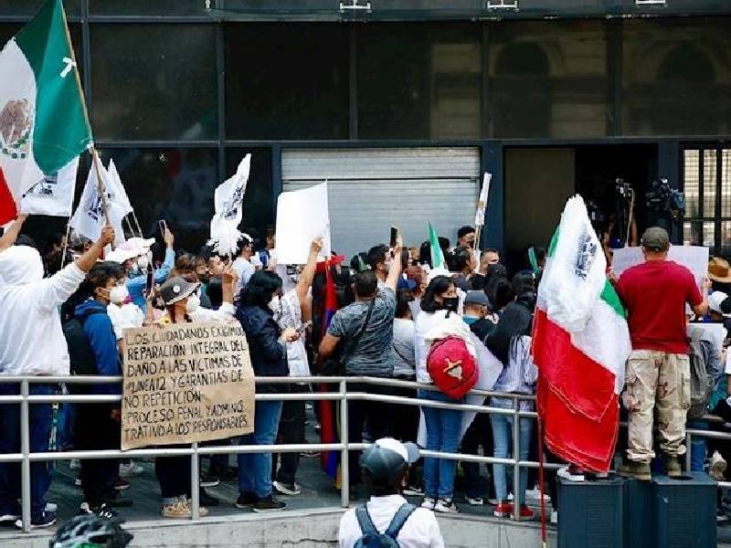 Familiares de víctimas