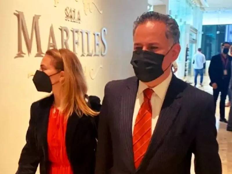 Santiago Nieto reaparece en un evento de Nuevo León