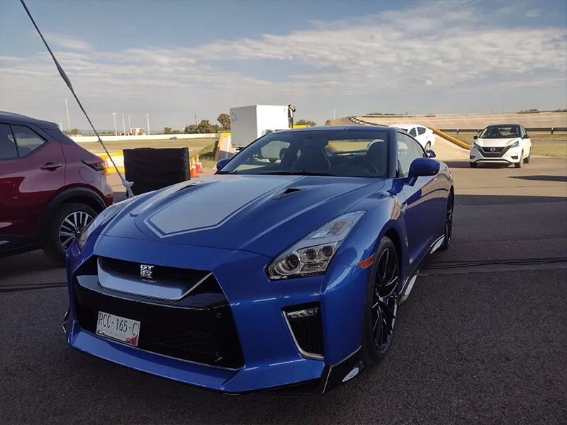 Nissan desafía a probar su mítico GT-R y toda su línea de vehículos