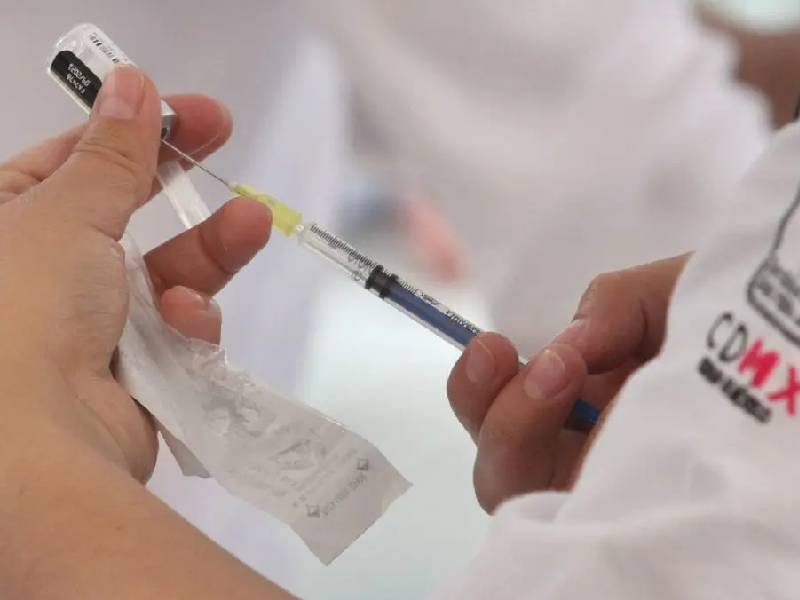 Cofepris autoriza combinación inyectable de fármacos para tratar Covid-19