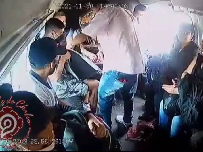 Video: ÔÇ£Ya se la sabenÔÇØ, otro asalto en combi de Edomex