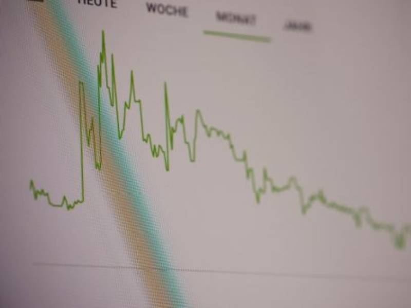 Analistas esperan baje la inflación en el 2022