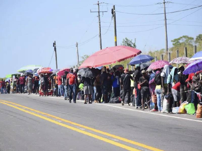 Migrantes tardan meses para tener estancia legal