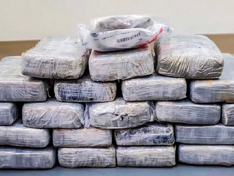 Buceador se encuentra 30 kilos de cocaína en el mar y avisa a la policía