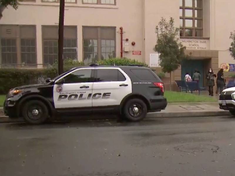 Investigan mensajes racistas de policías