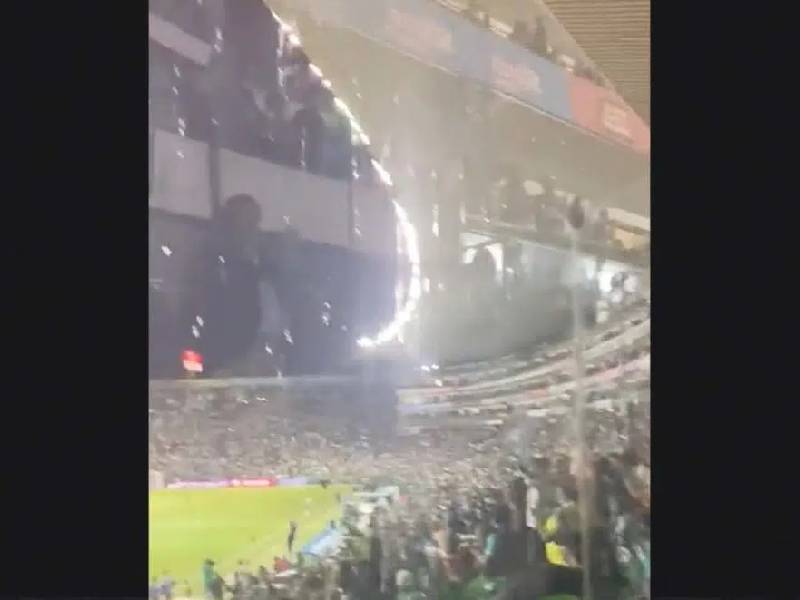 Video. Directiva del Atlas denuncia que aficionados lanzaron orina durante partido