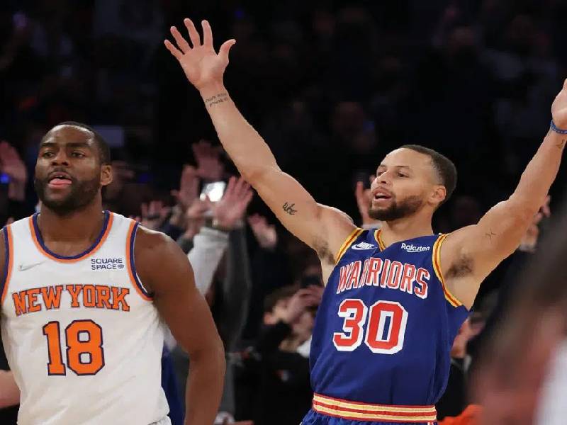 Stephen Curry se convierte en el máximo anotador de triples en la historia de la NBA