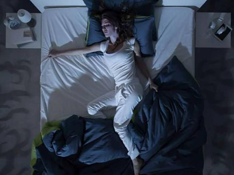 Sudores nocturnos, un nuevo síntoma de la variante Ómicron