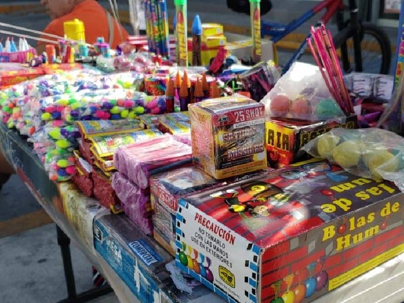 Supervisan venta de pirotecnia no explosiva