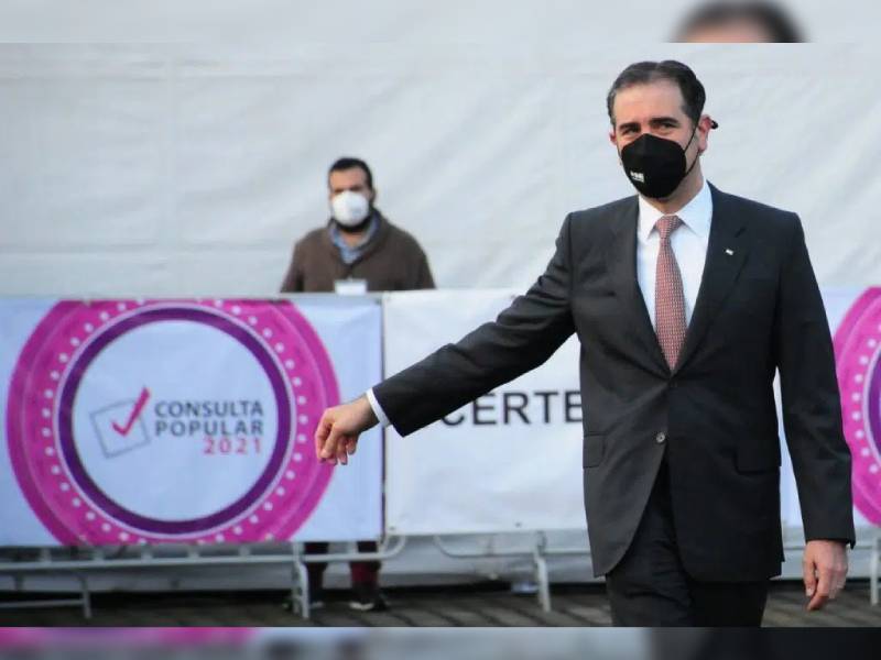 El INE aprueba posponer la revocación de mandato de AMLO