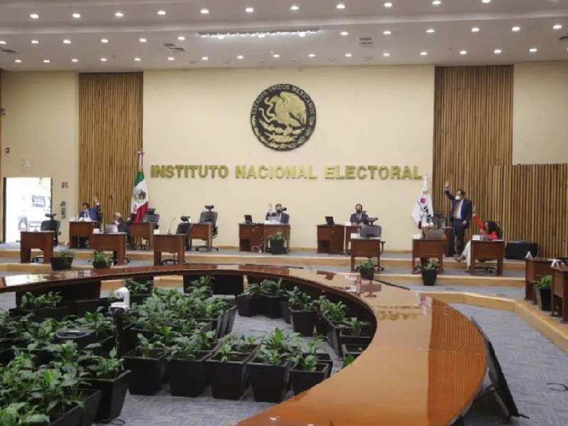 Los consejeros cometieron un error!: AMLO sobre suspensión de revocación