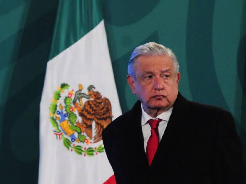 AMLO acusa a INE de obstaculizar la democracia