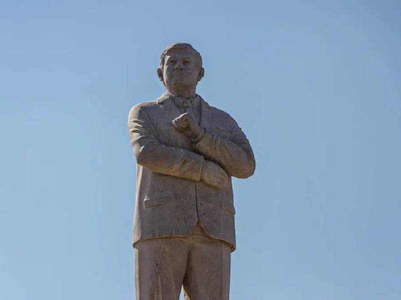 Estatua de AMLO
