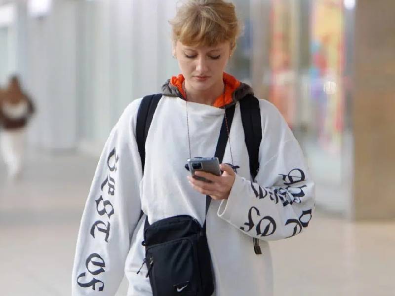 Desarrollan los centennials mayor conciencia en finanzas