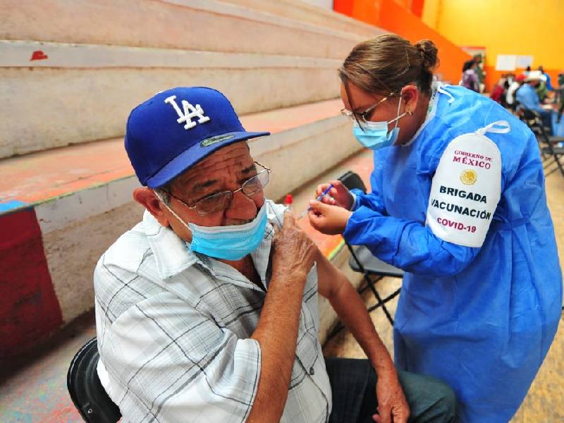Martes 7 de diciembre iniciará la vacunación de refuerzo a adultos mayores