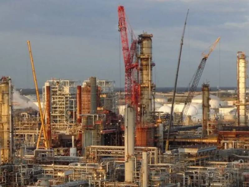 AMLO anuncia que EU autorizó la compra de refinería de Deer Park