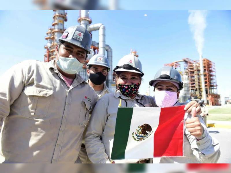 AMLO invita a los aspirantes a la dirigencia sindical de Pemex a la ¡mañanera!
