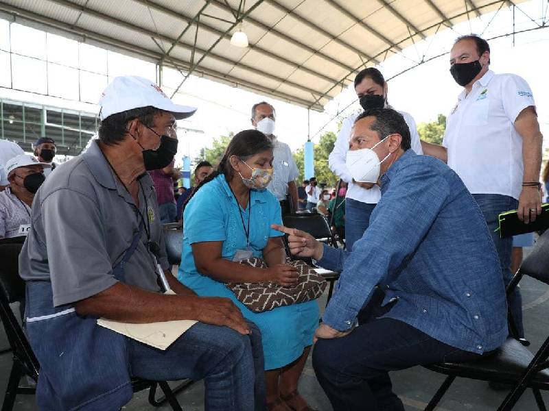 Platícale al Gobernador