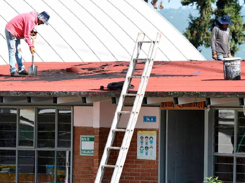 Recuperan escuelas tras ser vandalizadas