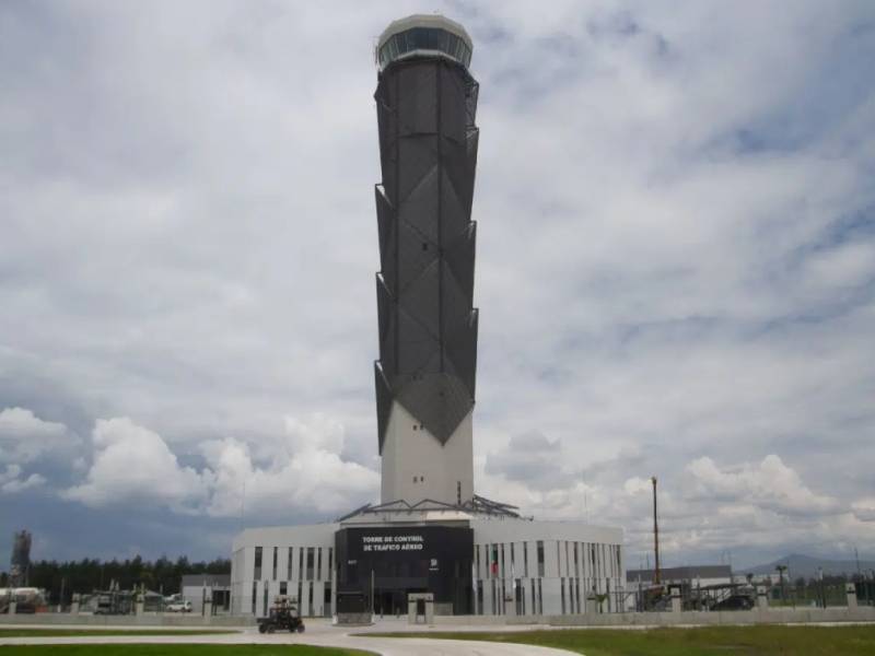 Controladores aéreos se capacitan para iniciar operaciones en Santa Lucía