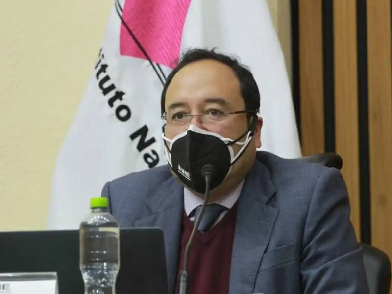 Ciro Murayama explota tras críticas al INE