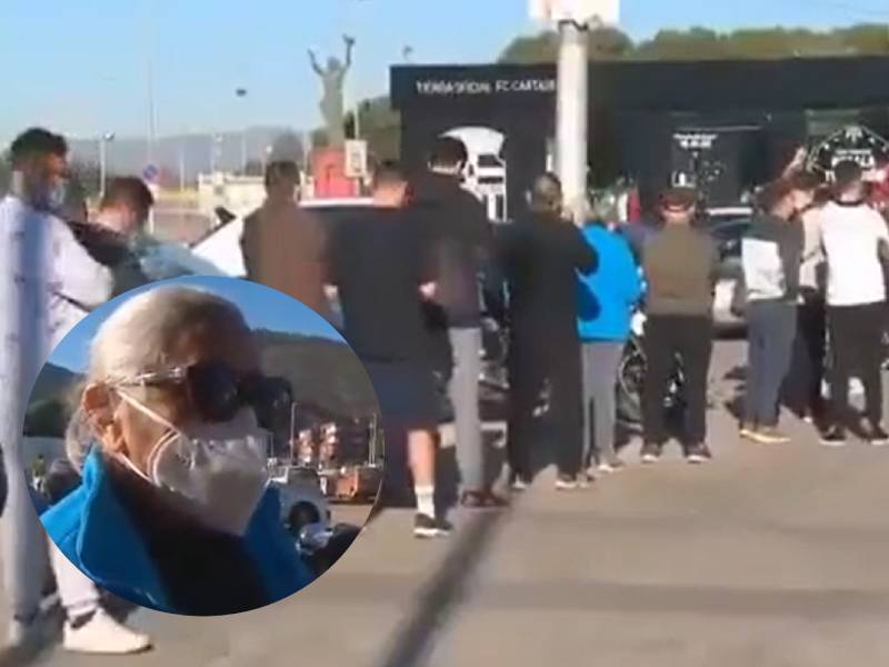 Abuelita confunde fila de vacunación con la de un partido