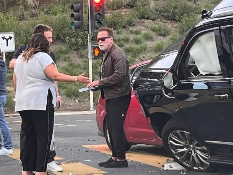 Arnold Schwarzenegger envuelto en un accidente automovilístico