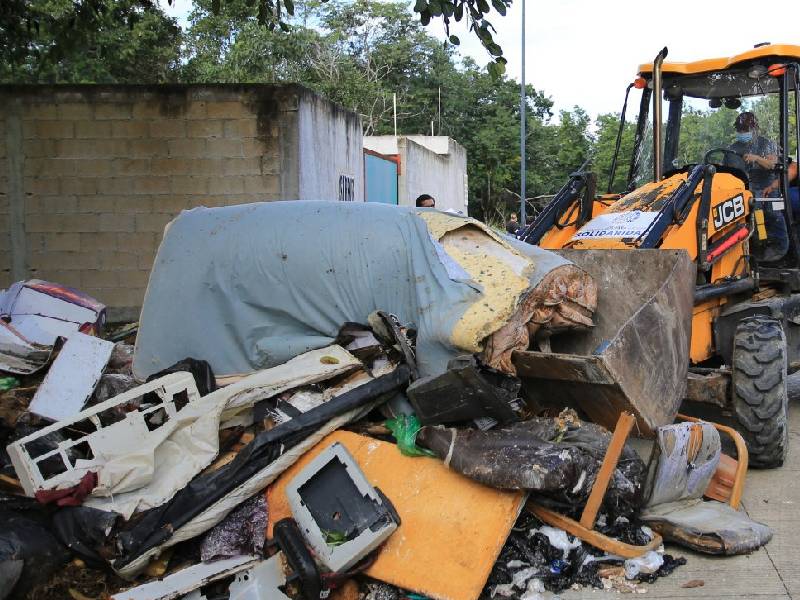 Erradican micro tiraderos en colonia Bellavista en Solidaridad }