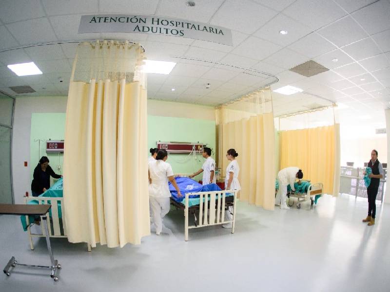 Estudiantes de medicina vuelven a sus prácticas presenciales