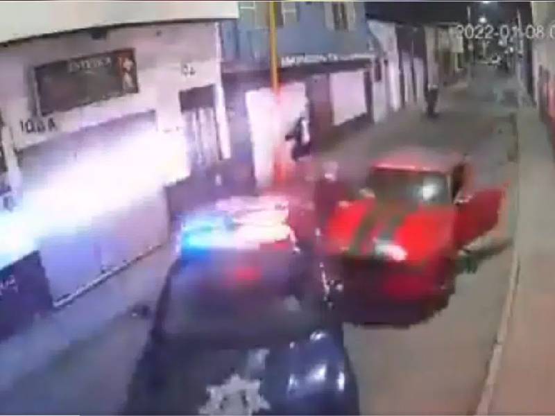 Video: Evita detención y atropella a policía en Aguascalientes