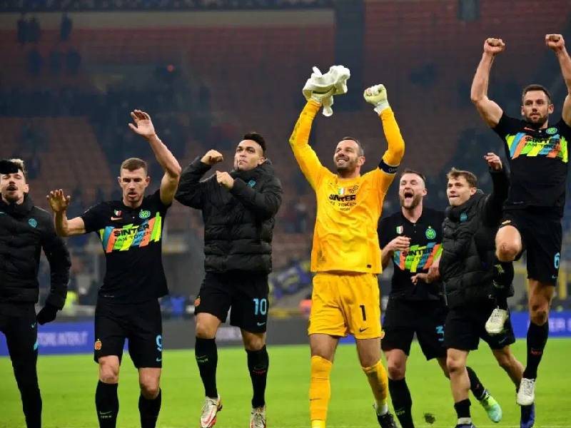 Milan vence a Venezia en la Serie A