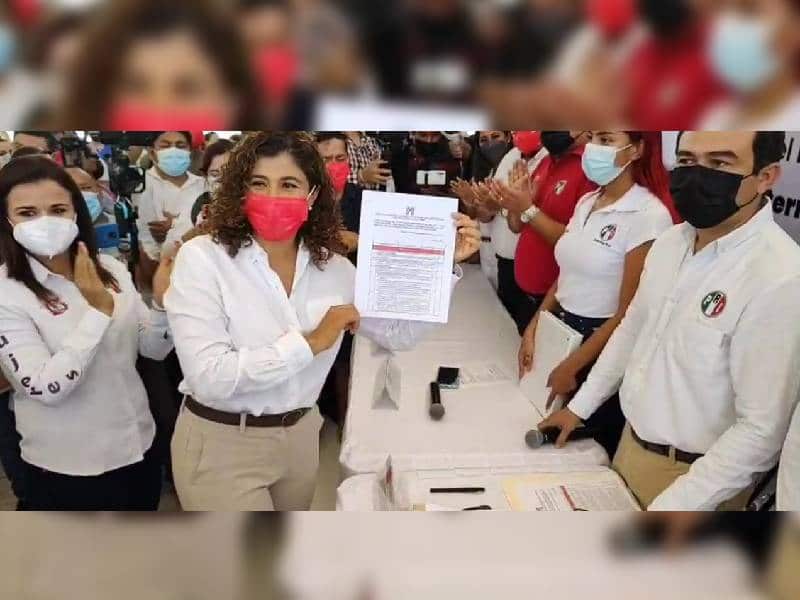 Leslie Hendricks se registra como precandidata del PRI a la gubernatura de Q.Roo
