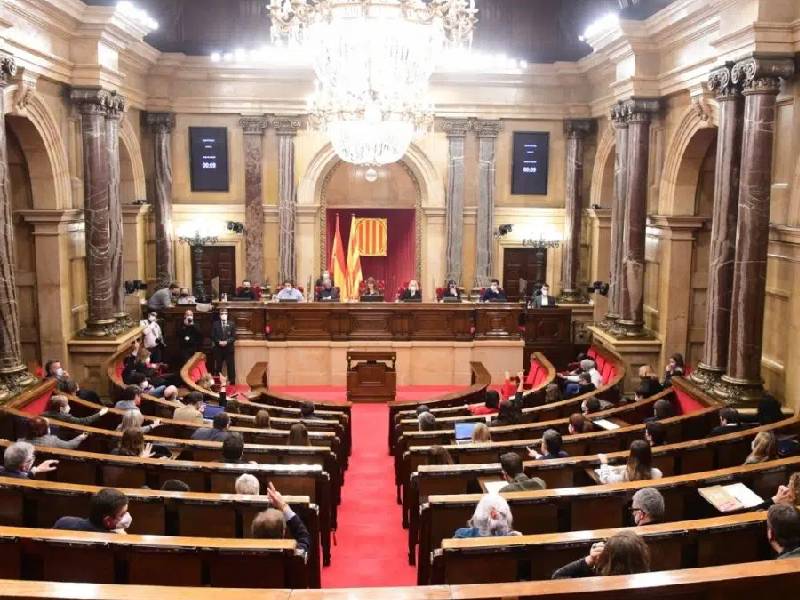 Gobierno de Cataluña otorga indulto a mil mujeres acusadas de brujería