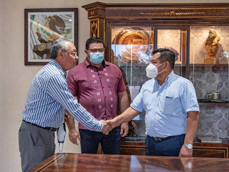Entrega Marciano Dzul terreno para nueva universidad gratuita en Tulum