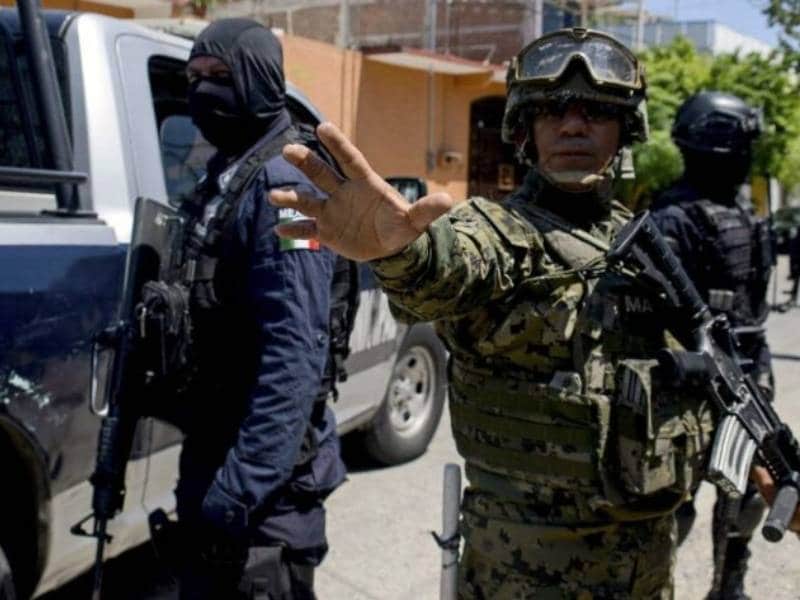 Detienen a estadunidense
