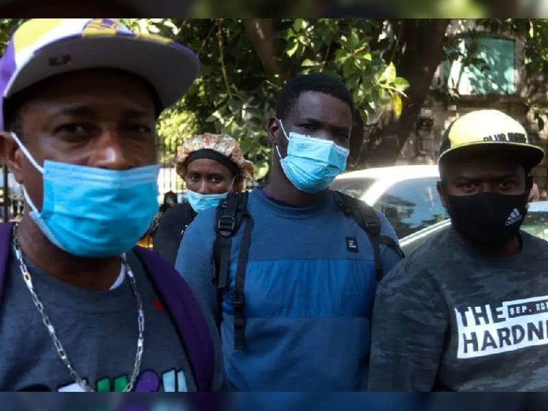 SECGOB dialoga con migrantes frente a la Comar