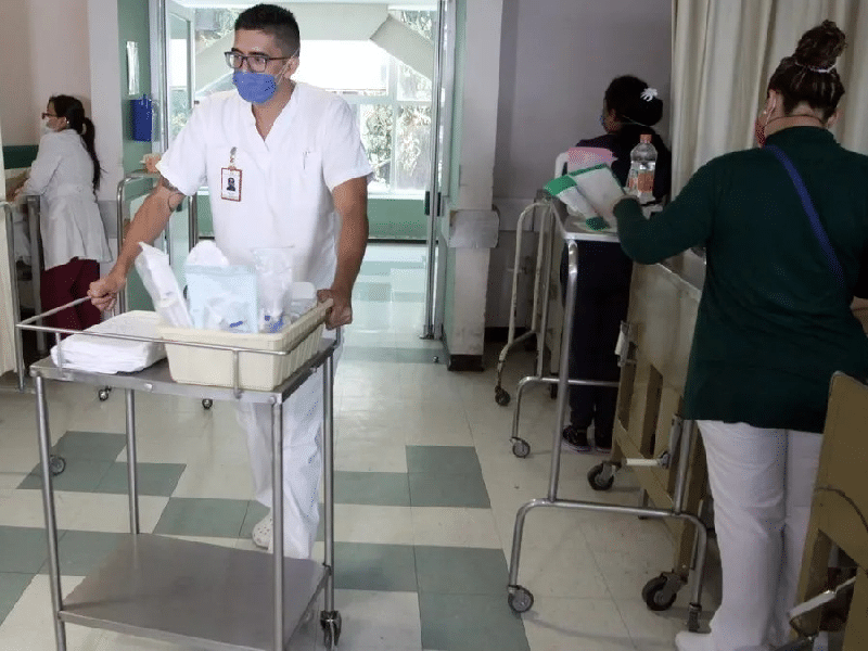 Trabajadores de la salud, con sobrecarga por contagios de Covid