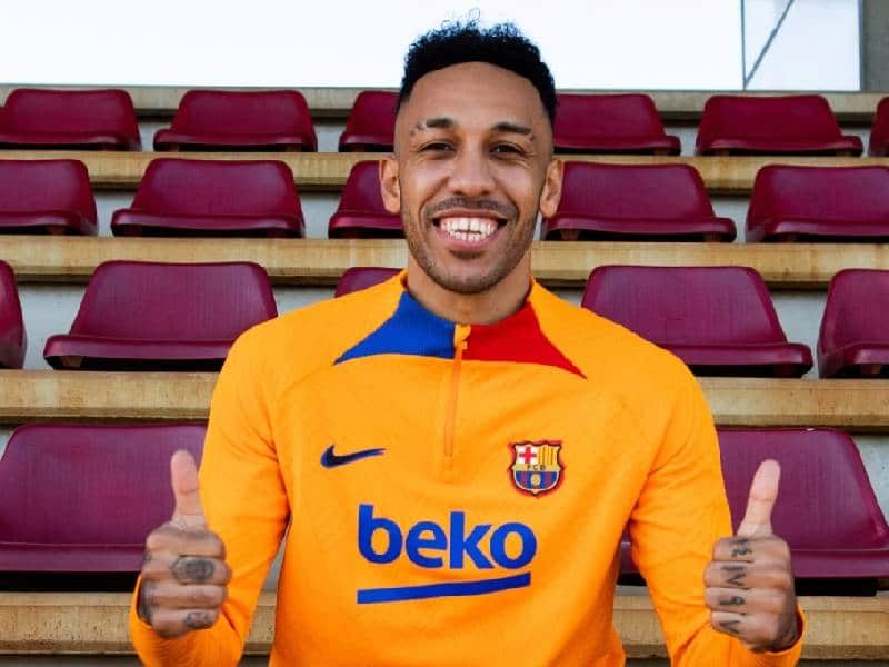 Barcelona refuerza su delantera con Aubameyang