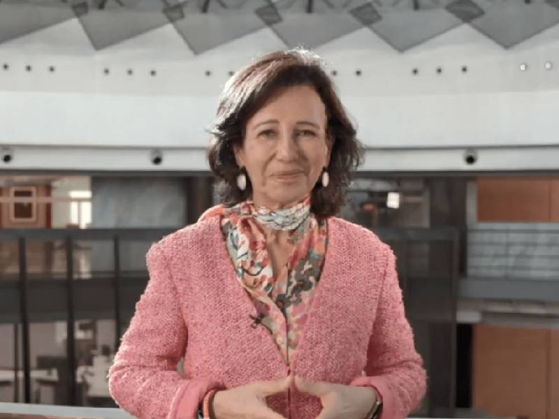 Santander, interesado en la compra de Banamex