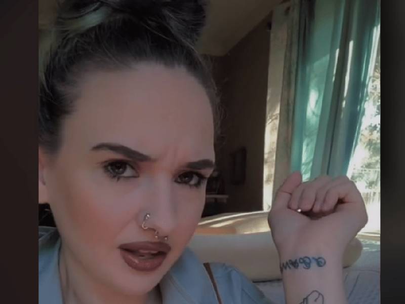 Tiktoker muestra su supuesto tatuaje de Marvel que en realidad parece un falo