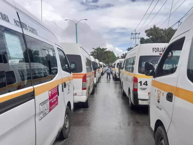 Suben tarifa en las combis sin permiso