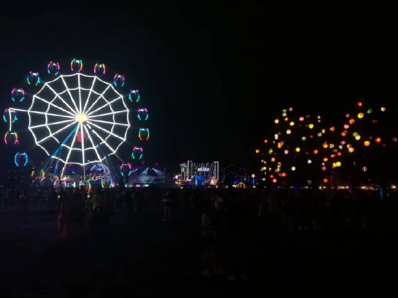 Disfraces, baile y electrónica, protagonistas en primer noche del EDC 2022