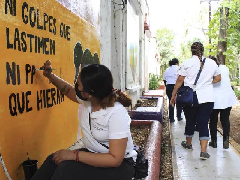 Pintan de colores a Cancún