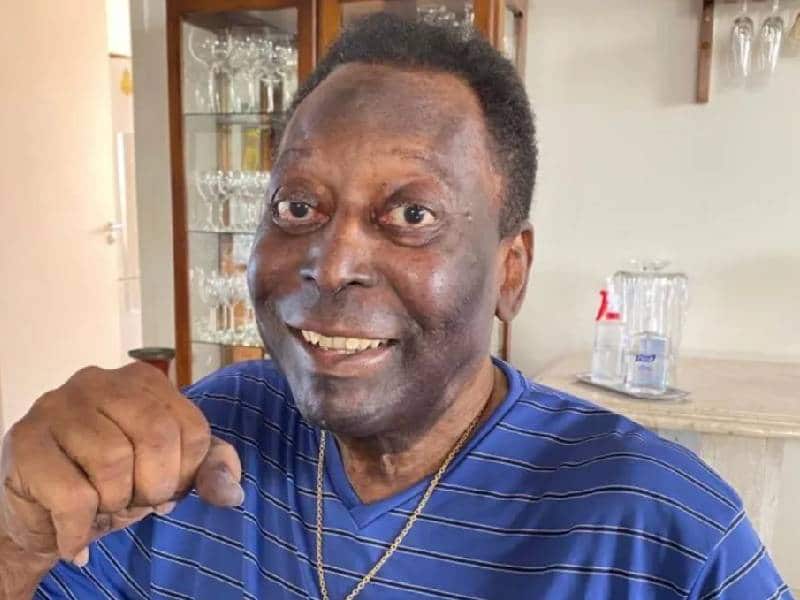 Pelé deja el hospital tras curarse de una infección urinaria