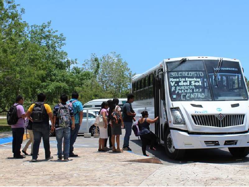 Analizan transporte gratutito para universitarios